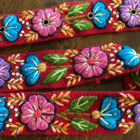 Hand embroidered belt - Picture 3 of 4